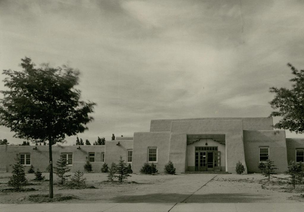 East entrance of the Anthropology building, 1937. [Source](https://econtent.unm.edu/digital/collection/ULPhotoImag/id/73)